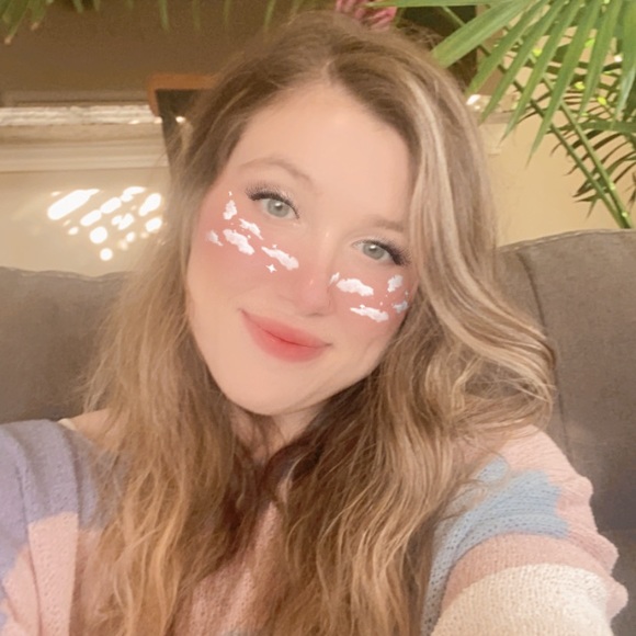 Profile Picture of Tay Mietzner (@taymietzner) on Poshmark