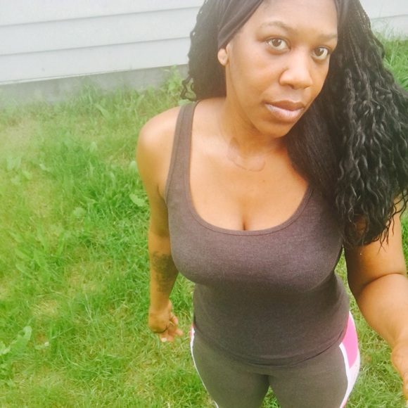 Profile Picture of April Johnkins (@ahvibee) on Poshmark