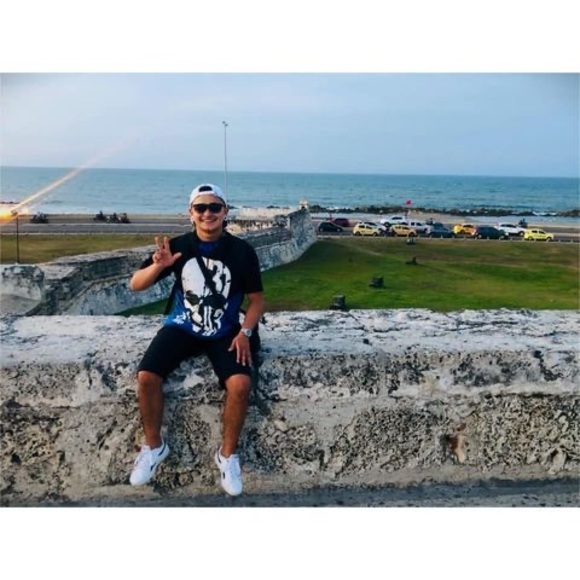 Profile Picture of Andres Felipe (@felipe577a) on Poshmark