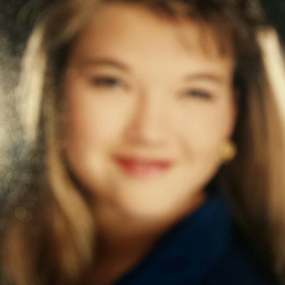 Profile Picture of Susan Addison (@suzyp12002003) on Poshmark