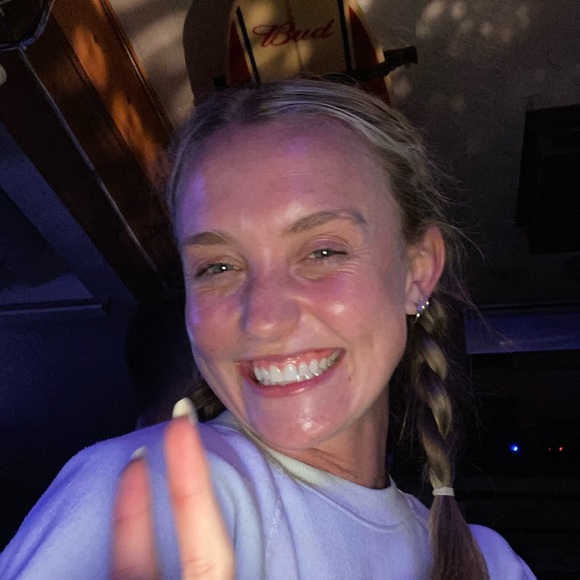 Profile Picture of Ashley Kalleberg (@ashleykalleberg) on Poshmark