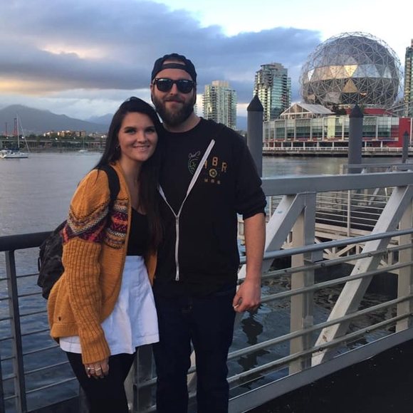 Profile Picture of Lora Robertson (@lorarobertson) on Poshmark