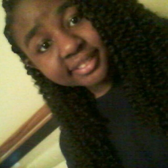 Profile Picture of Iris Cooper (@charm112299) on Poshmark