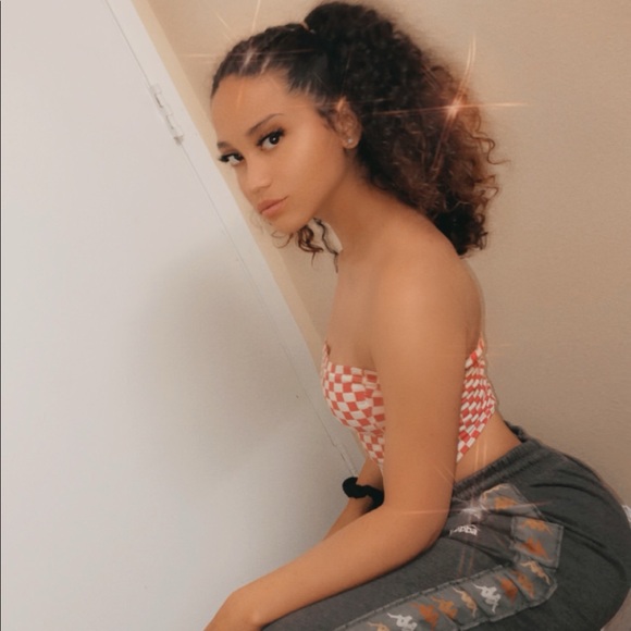 Profile Picture of Haley Sherburn (@halessherbs) on Poshmark