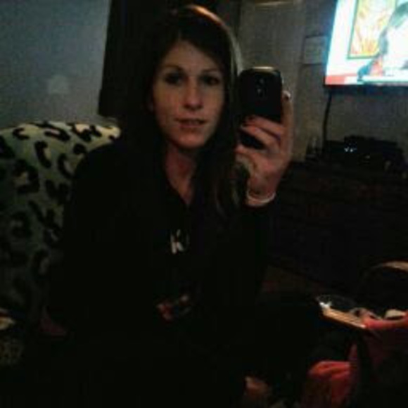 Profile Picture of Jessica Dezarn (@dezarnjessica) on Poshmark