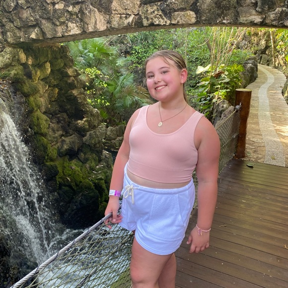 Profile Picture of Sarah Inglesby (@sarah_inglesby) on Poshmark