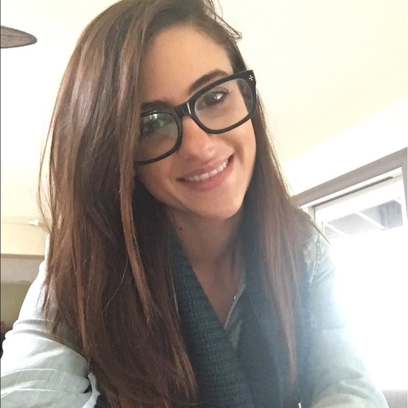 Profile Picture of Krrizia Reitano (@kriziamr) on Poshmark