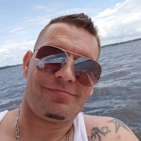 Profile Picture of Adam Rugh (@adamrugh) on Poshmark