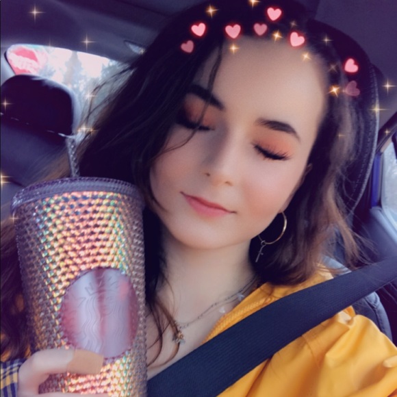 Profile Picture of Cecilia Tadlock (@cenotad00) on Poshmark