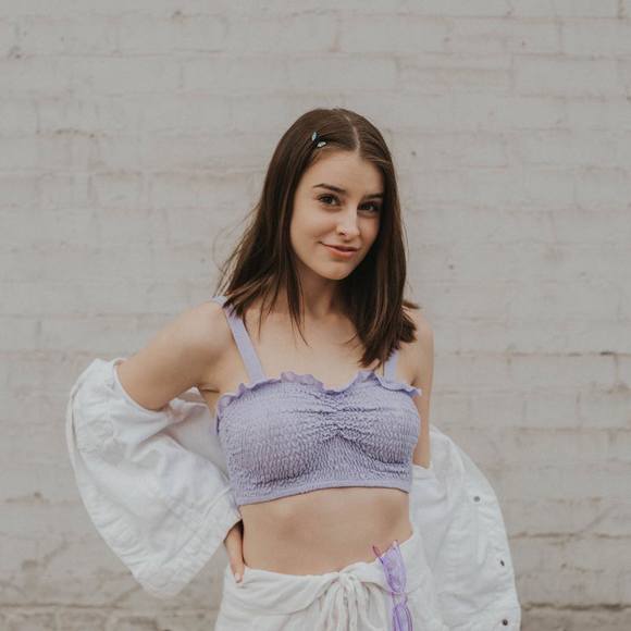 Profile Picture of Lexi Staubi (@actress247) on Poshmark