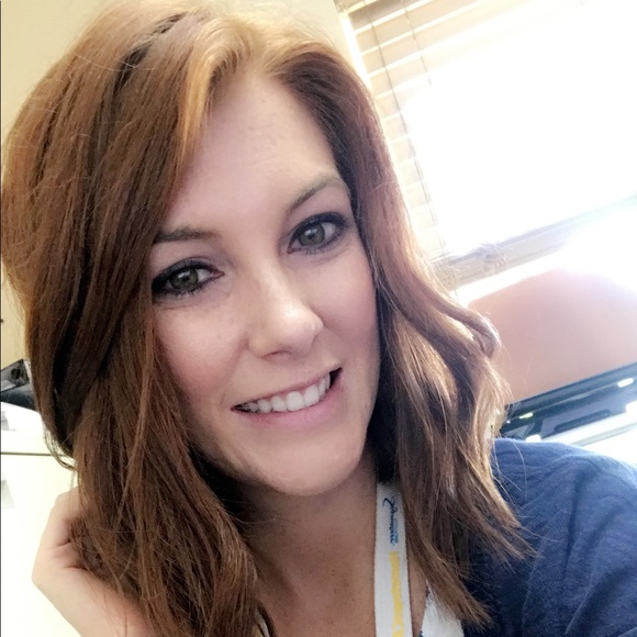 Profile Picture of Kacey Goodlett (@kngoodlett) on Poshmark