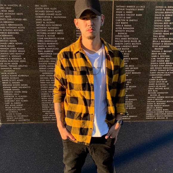 Profile Picture of Akimitsu Mauricio (@mauricioaki) on Poshmark