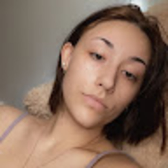 Profile Picture of Kyla Nimsgern (@kylaxfashion) on Poshmark
