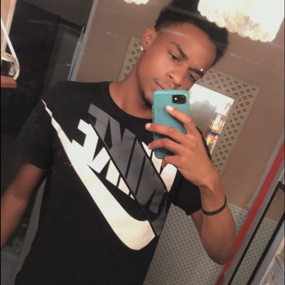 Profile Picture of Malik Bynum (@malikbynum32) on Poshmark