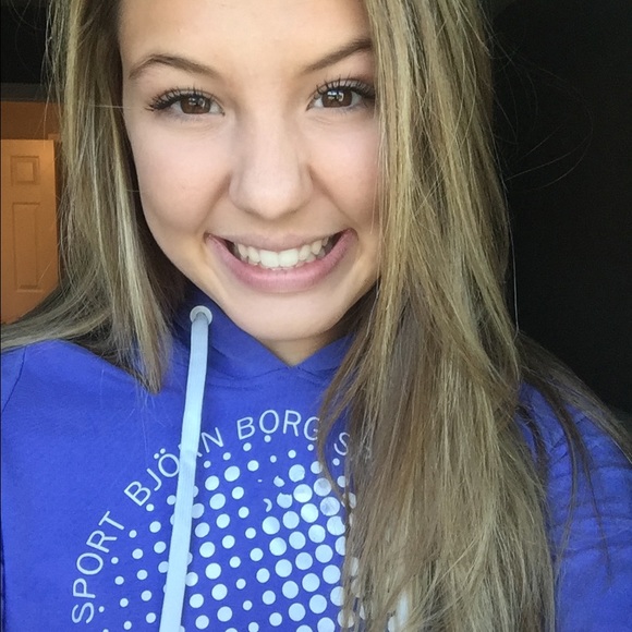 Profile Picture of Teresa Toarmina (@teresae19) on Poshmark