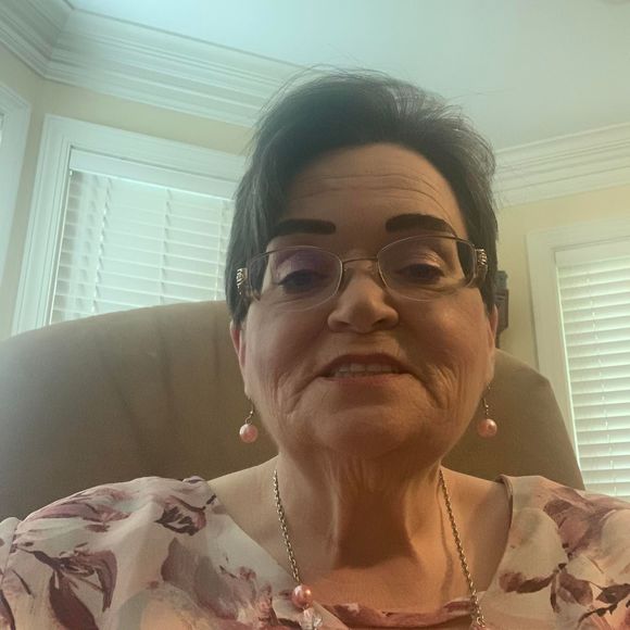 Profile Picture of Beth Capps (@ehcapps1) on Poshmark