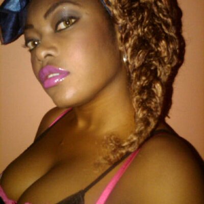 Profile Picture of Sharon Moneke (@ronnitta) on Twitter