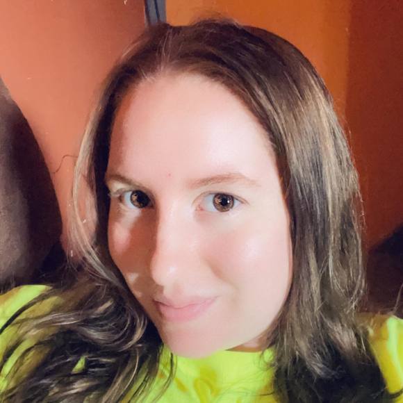 Profile Picture of Adrienne Bowmar (@adriennebowmar) on Poshmark