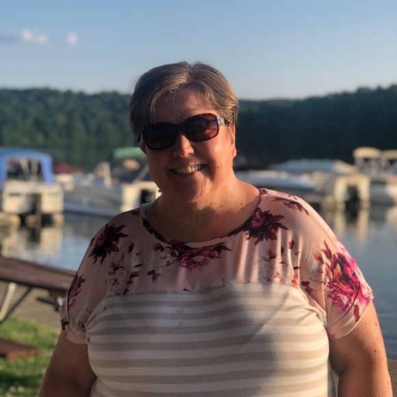 Amy Wilkinson - Poshmark Profile Picture of Amy Wilkinson (@amichjo3) on Poshmark