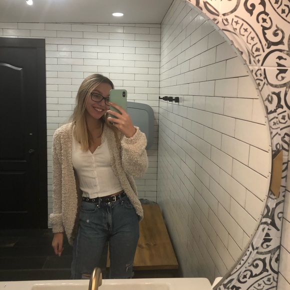 Profile Picture of Maddie Goldbach (@maddie66021) on Poshmark