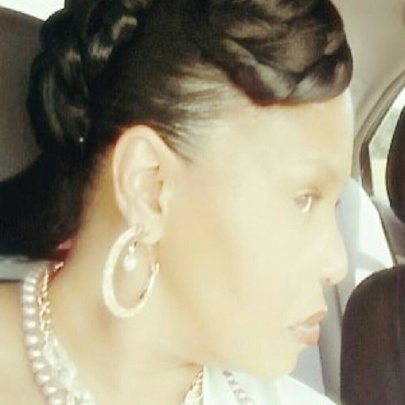 Profile Picture of Shelia Louallen (@ninichapey) on Poshmark