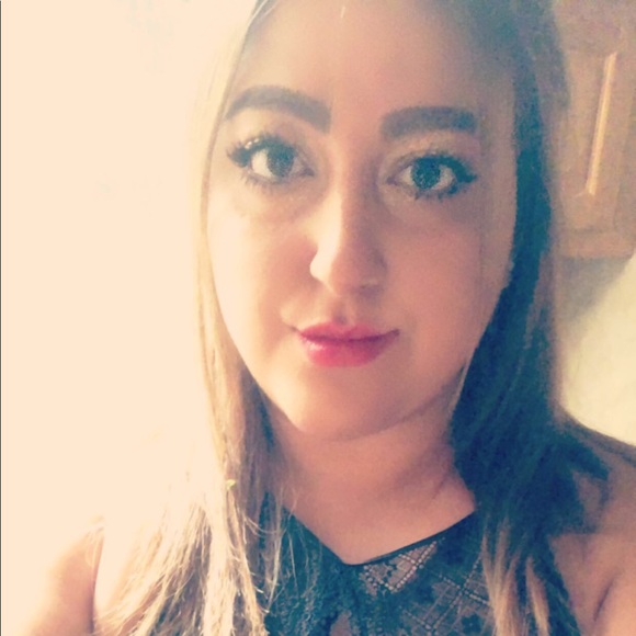 Profile Picture of Miriam Saenz (@seleleyva1119) on Poshmark