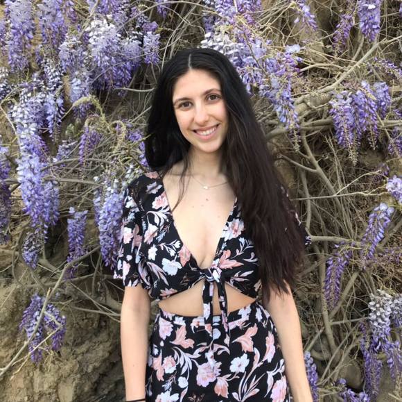 Profile Picture of Alee Rudis (@aleerudis) on Poshmark