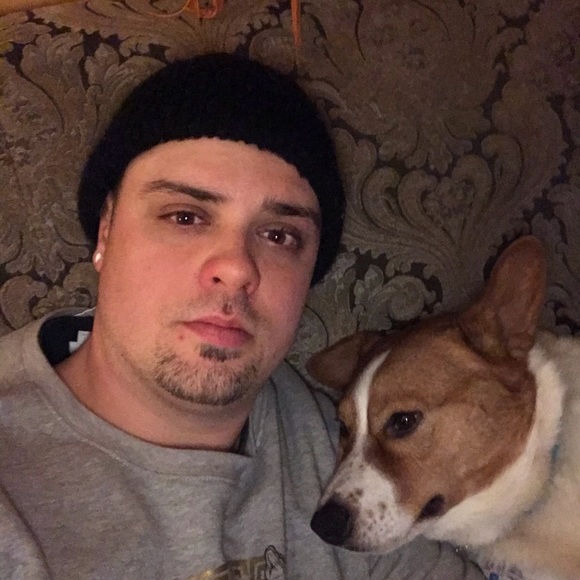 Profile Picture of Devin Duquette (@deezer009) on Poshmark