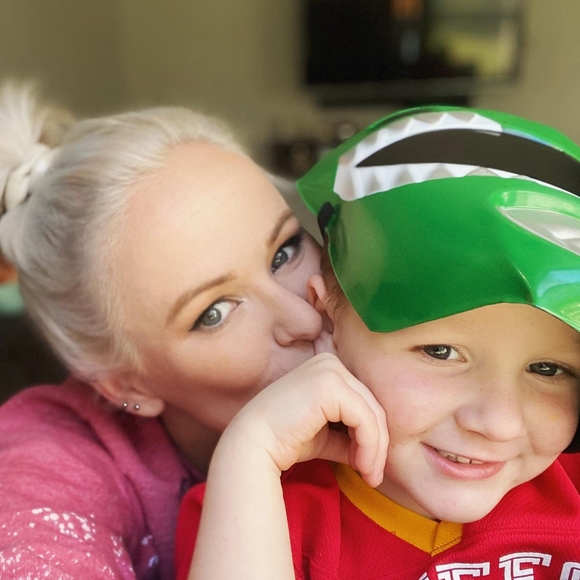 Profile Picture of Amber Ewert (@asanthuff1221) on Poshmark