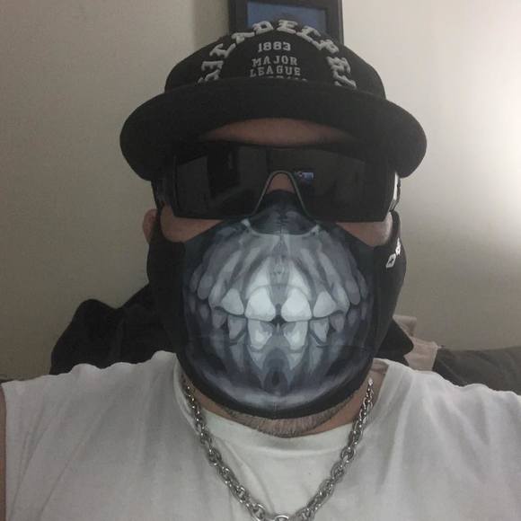 Profile Picture of Pete Rosetti (@peedywalnuts) on Poshmark