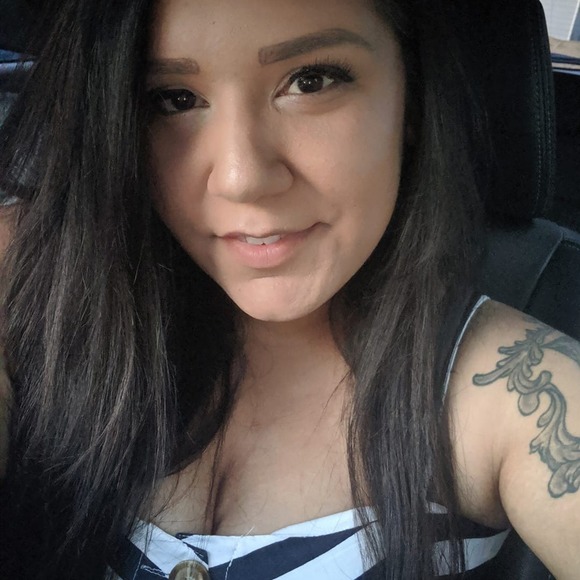 Profile Picture of Caitlin Peralez (@caitlinperalez) on Poshmark
