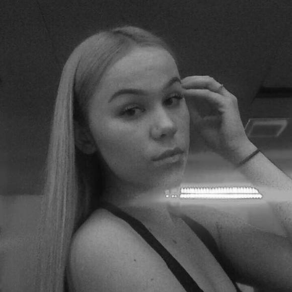 Profile Picture of Amber Philpott (@amberphilpott) on Poshmark