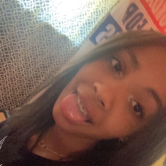 Leila Pratt - Poshmark Profile Picture of Leila Pratt (@leilapratt941) on Poshmark