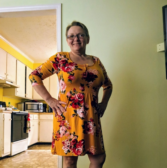 Profile Picture of Mary Hooks (@cappyskbshrk) on Poshmark