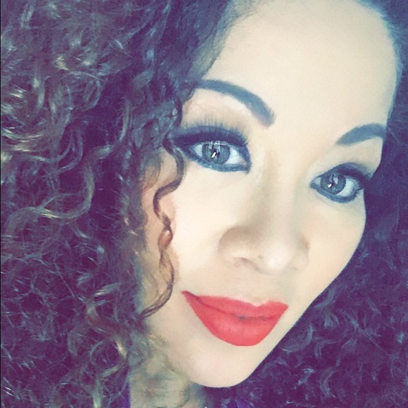 Profile Picture of Amy Andry (@amichiandry) on Poshmark