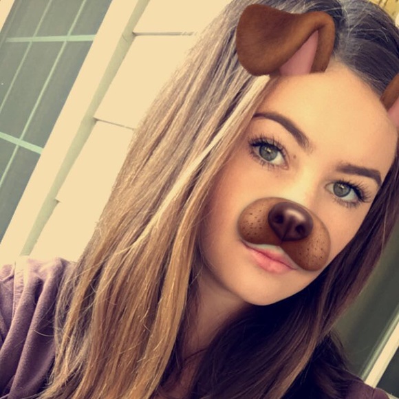 Profile Picture of Abby Mattos (@abbmattos) on Poshmark