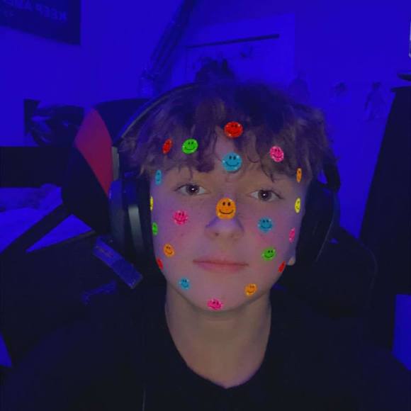 Profile Picture of Clayyton Holmes (@clayytonholmes) on Poshmark