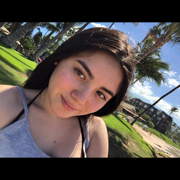 Profile Picture of Emma Spingarn (@emmaspingarn) on Poshmark