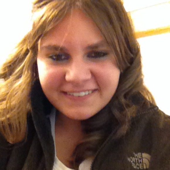 Profile Picture of Taylor Graf (@taylor_42) on Poshmark