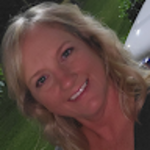 Profile Picture of Amanda Jacobs (@amyjojac2401) on Poshmark