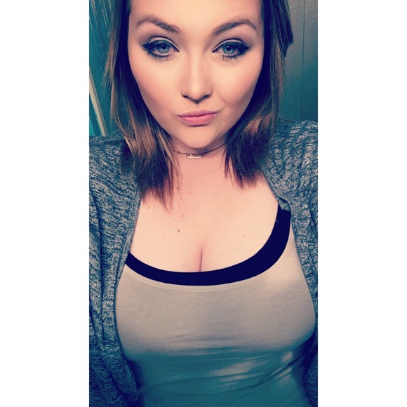 Samantha Gerstner - Poshmark Profile Picture of Samantha Gerstner (@slgx0) on Poshmark