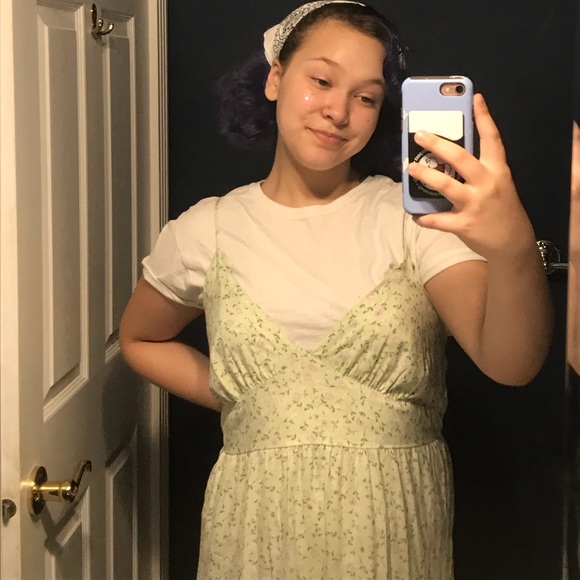 Profile Picture of Ella Higgins (@ella_ro) on Poshmark