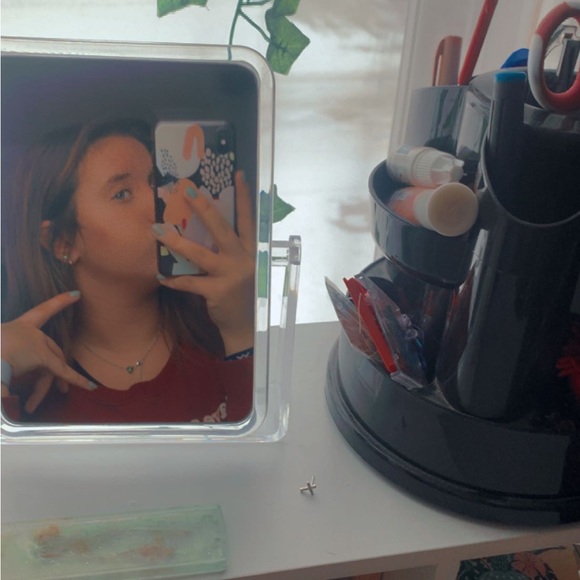 Profile Picture of Dixie Richards (@dixietwin08) on Poshmark