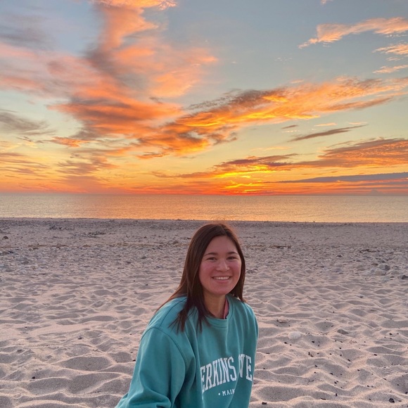 Profile Picture of Stephanie Malachowski (@scmalachowski8) on Poshmark