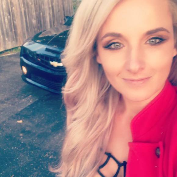 Profile Picture of Nicole Peruski (@nperuski) on Poshmark