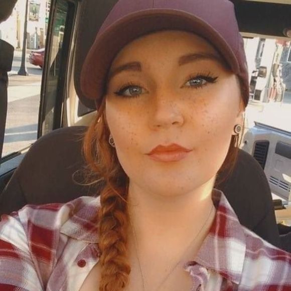 Profile Picture of Cheyenne Fraser (@shayxshayx) on Poshmark