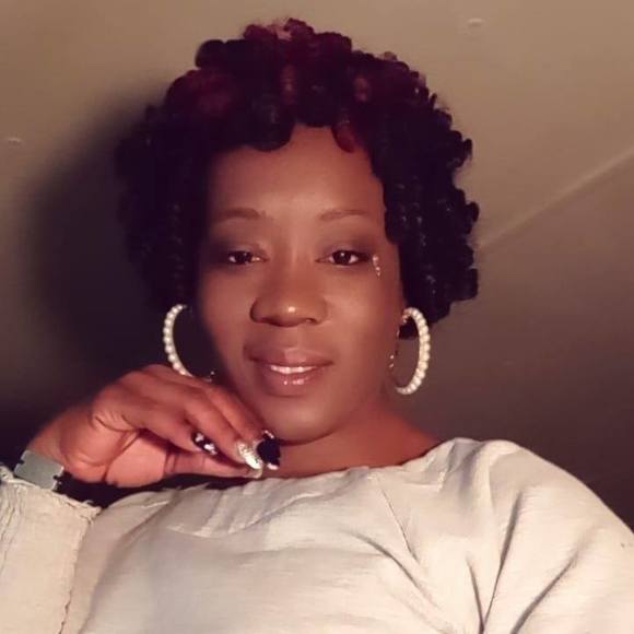 Profile Picture of Cassandra Winborne (@cwinborne) on Poshmark