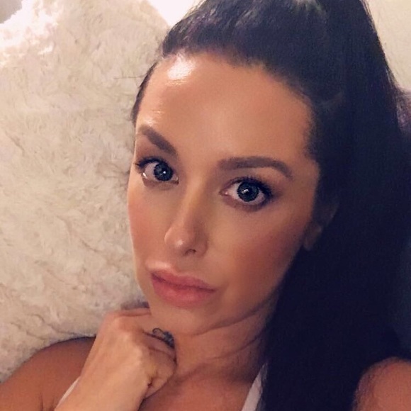 Profile Picture of Sheila Dominelli (@sheila_dz) on Poshmark