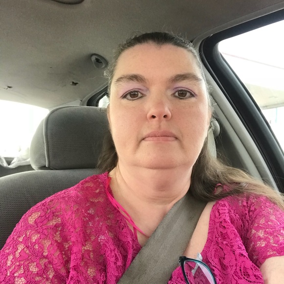 Profile Picture of Michele Hoon (@mhoon) on Poshmark