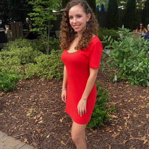 Profile Picture of Leah Shedrow (@leahshedrow) on Poshmark